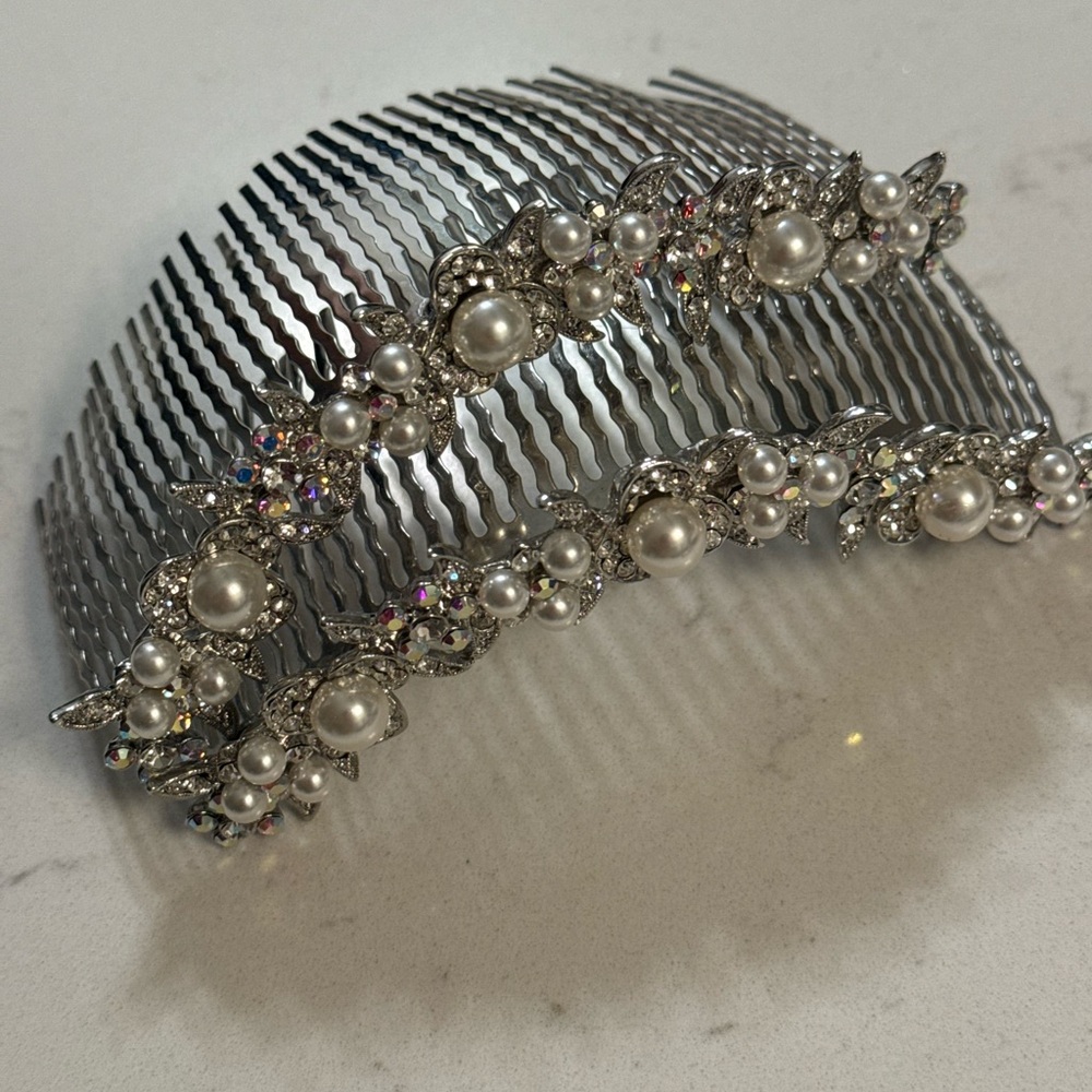 EUC Elegant Silver and Pearl Hair Comb